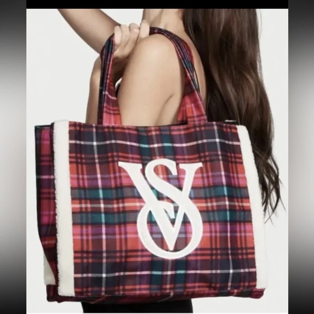 Victoria’s Secret Christmas Plaid & Sherpa Tote Bag limited edition